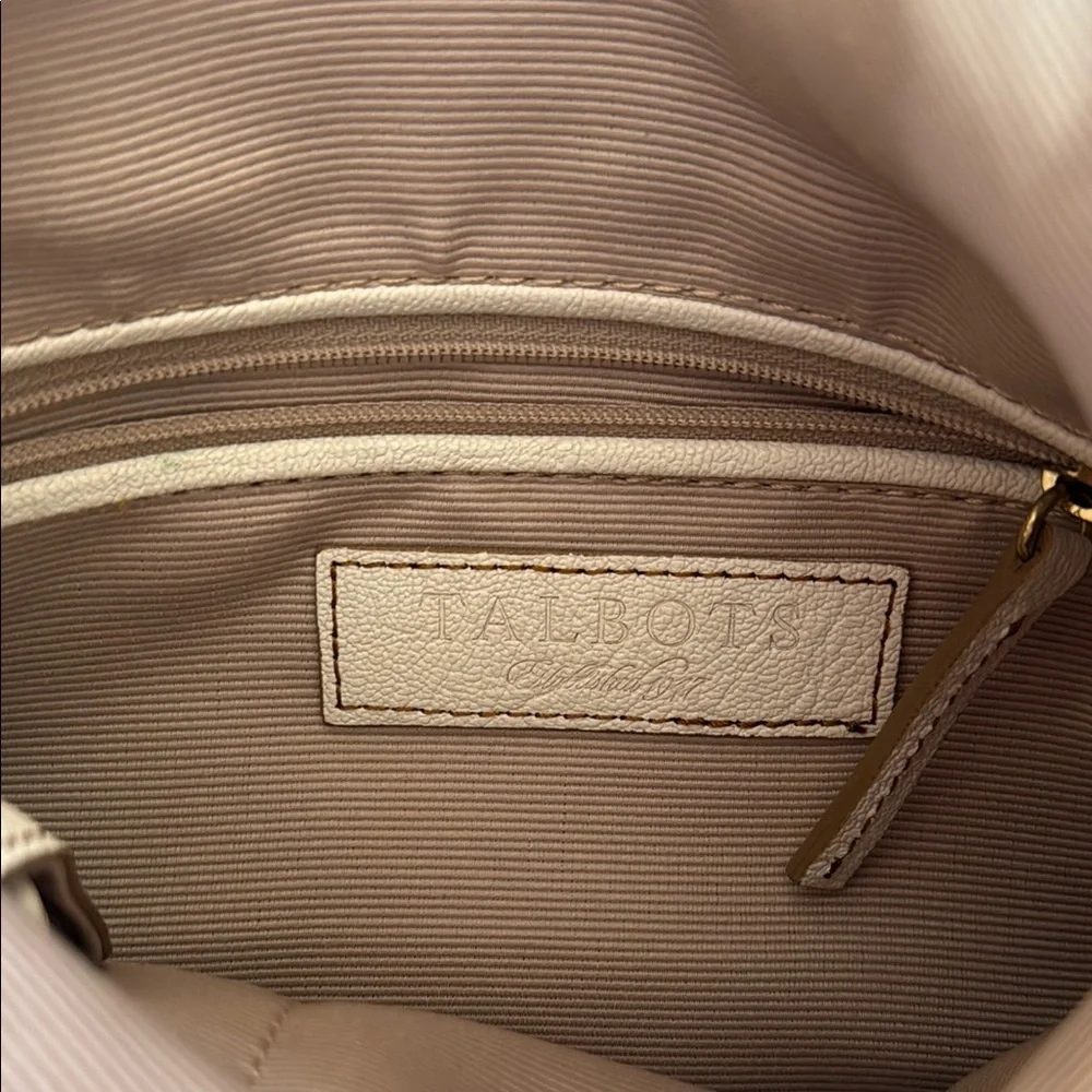 Talbots Large Cream Wristlet‎ Clutch